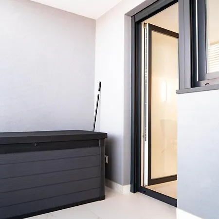 Laguna Apartment